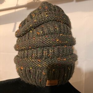 Knitted Beanie with Multicolor Accents
Women
Adult
Kids